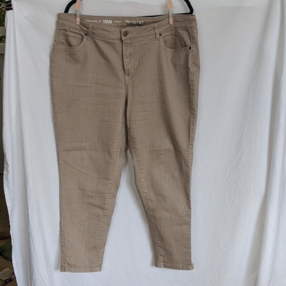 Westport 18W Signature Fit Ankle pants khaki